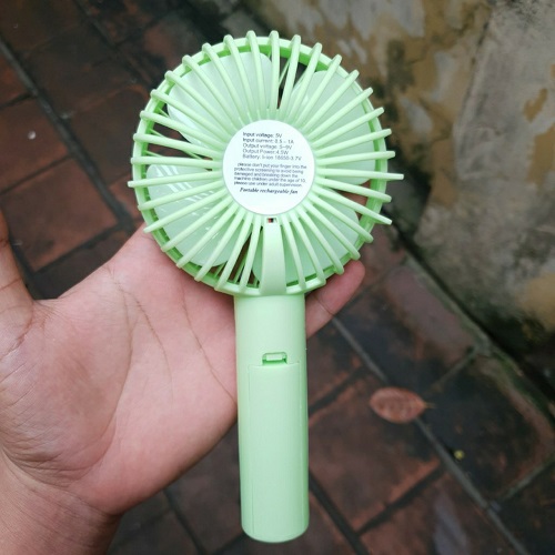 QUẠT MINI CẦM TAY TÍCH ĐIỆN 3 TỐC ĐỘ + PIN + CÁP SẠC
