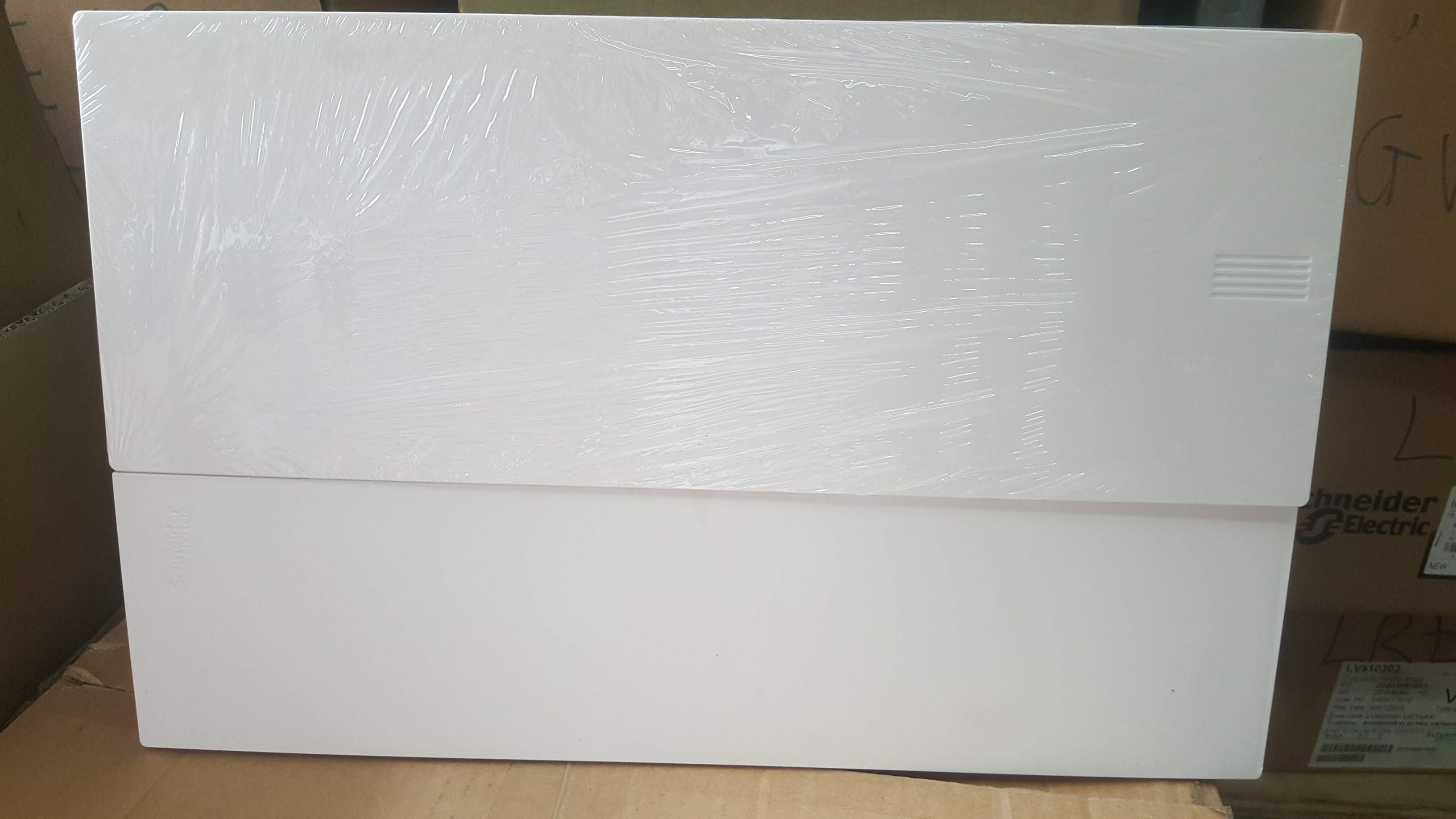 Tủ nhựa âm tường 18 module - Schneider - MIP22118