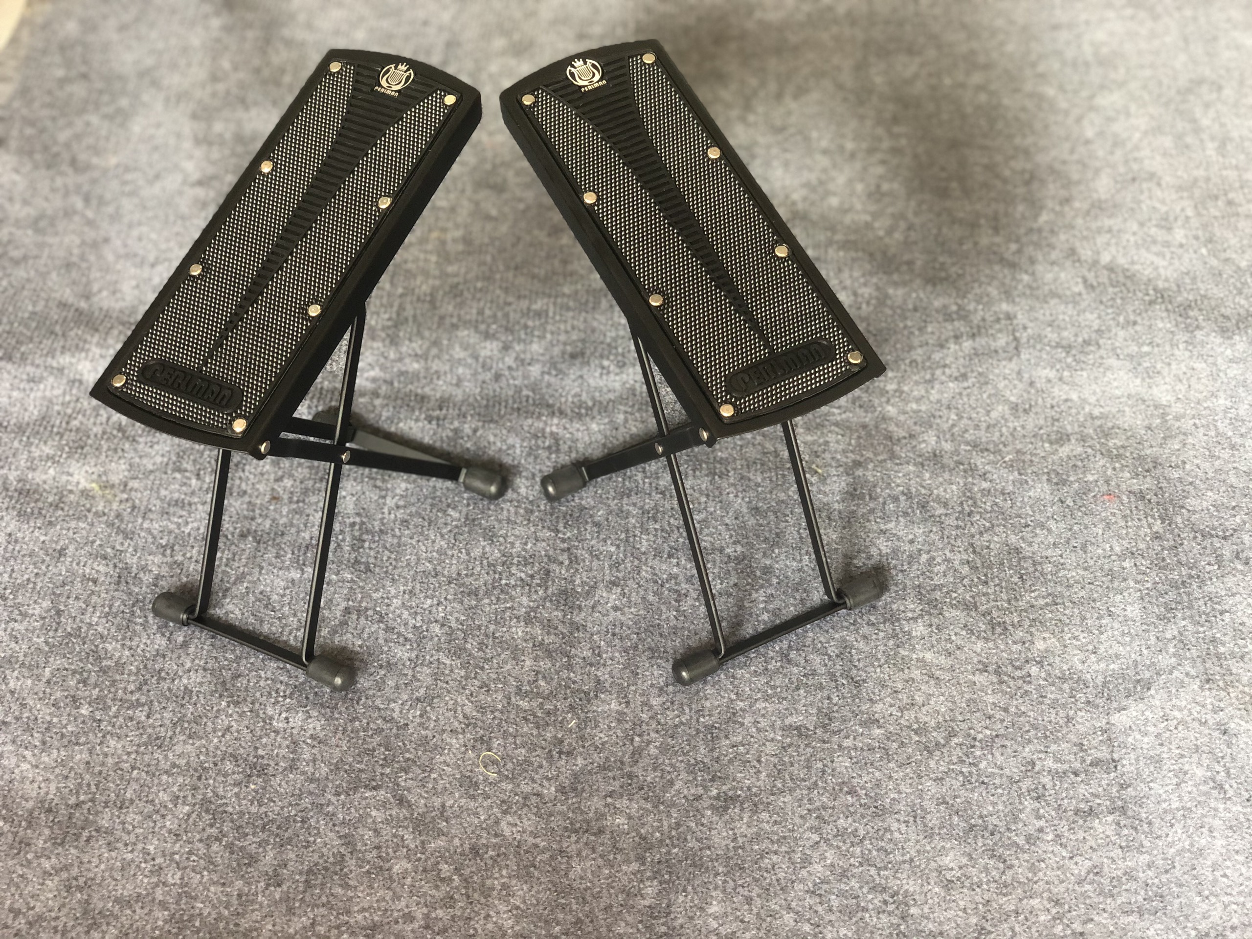 Ghế gác chân chơi guitar Perlman