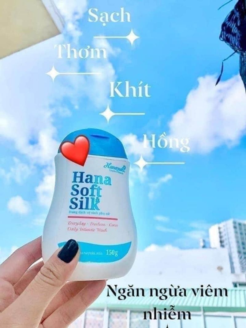 Dung Dịch Vệ Sinh Phụ Nữ Hanayuki Soft & Silk