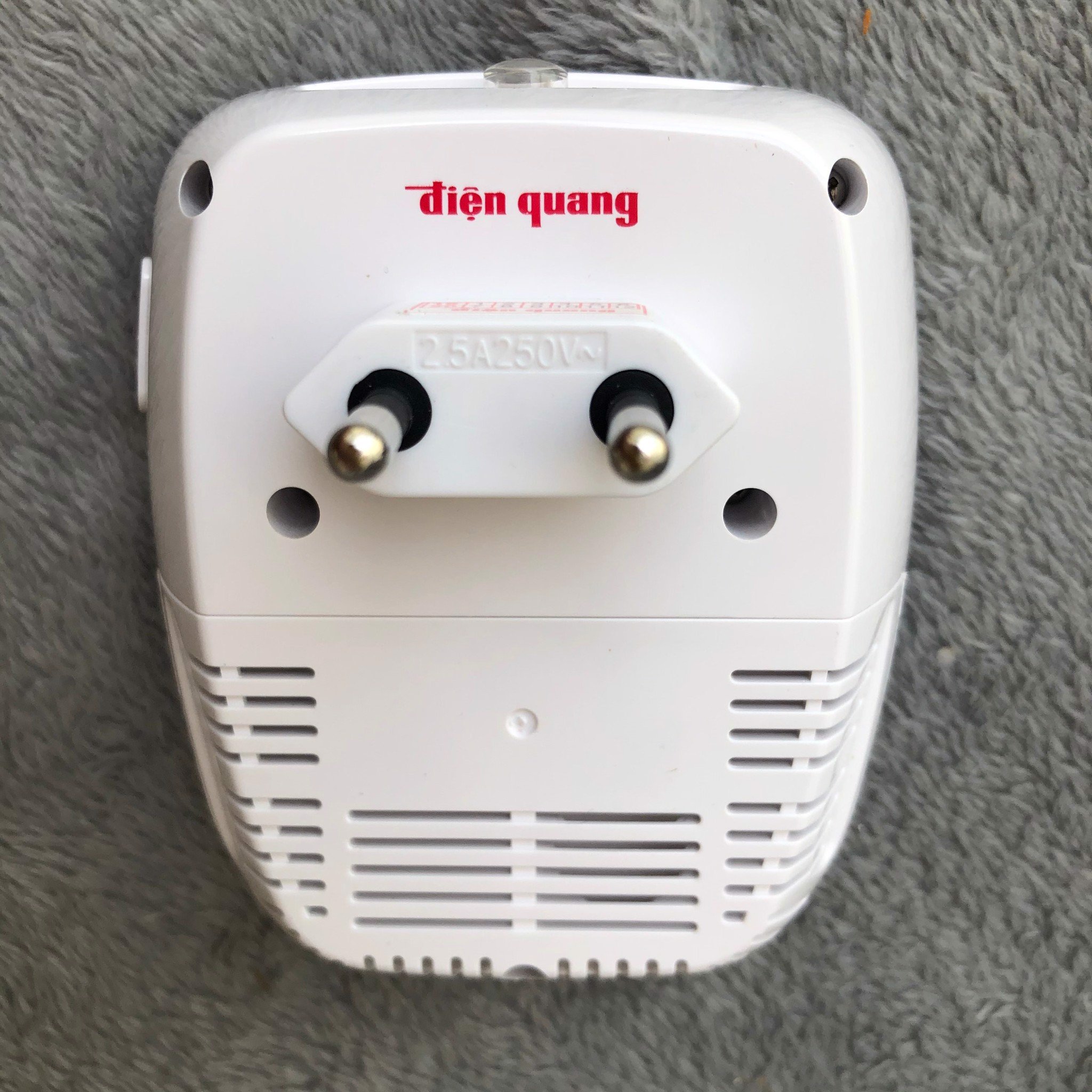 Đèn ngủ cảm biến LED Điện Quang LNL06 ( Cảm biến quang và chuyển động, ánh sáng vàng )