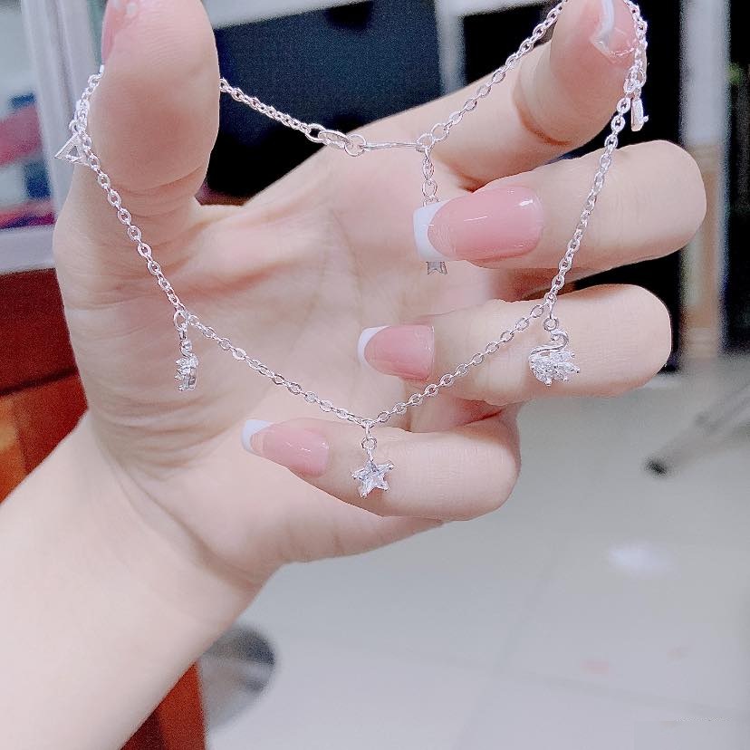 Lắc chân bạc mặt sao xinh