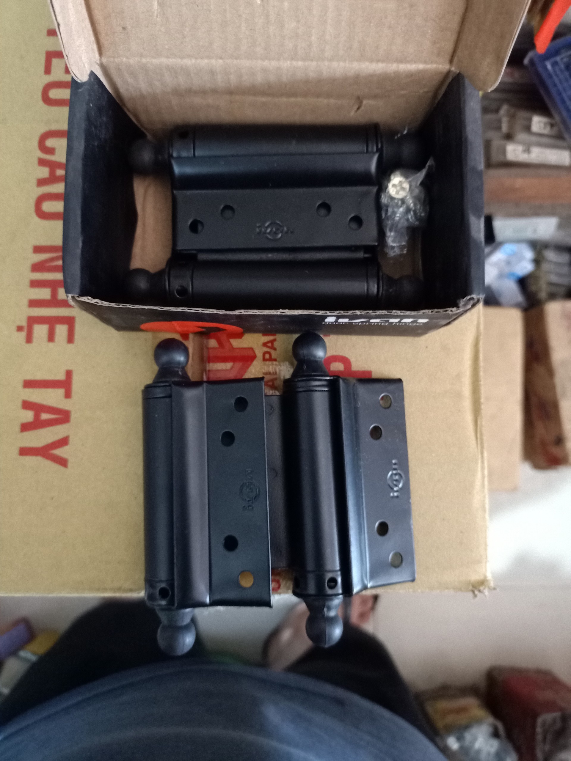 BẢN LỀ CỬA TỰ ĐỘNG SẮT 2 CHIỀU VICKINI, IVAN 43120 - ĐEN (2 CÁI)