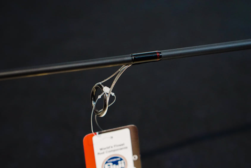 CẦN CÂU LURE MÁY ĐỨNG DAIWA TORNADO