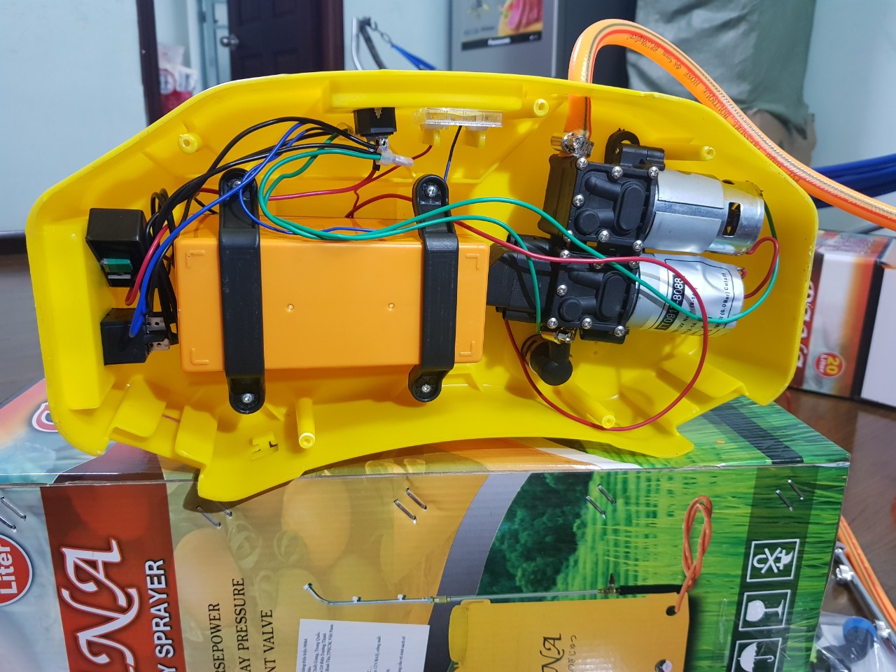 Bình xịt điện PANA 20L(BƠM ĐÔI)