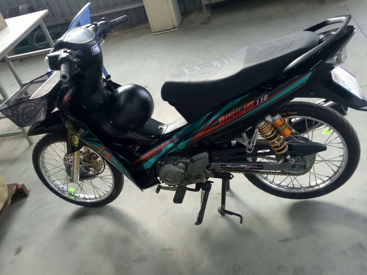 Tem sirius 110 đỏ đen crom