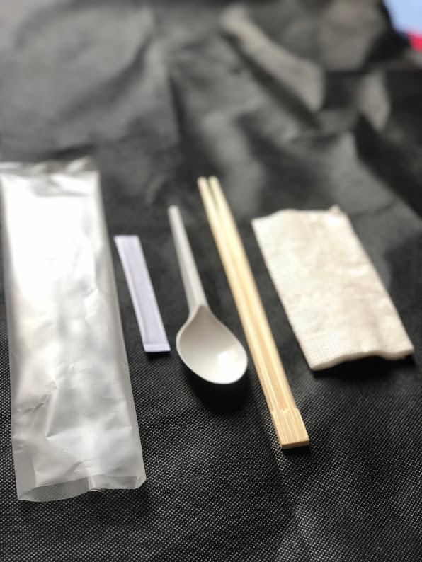 100 Bộ đồ ăn dùng một lần MUỖNG TRẮNG ( Đũa + Thìa + Tăm + Giấy ăn )
