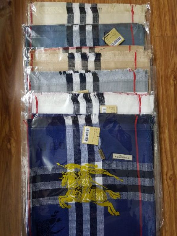 Khăn Choàng cổ Burberry Thời trang