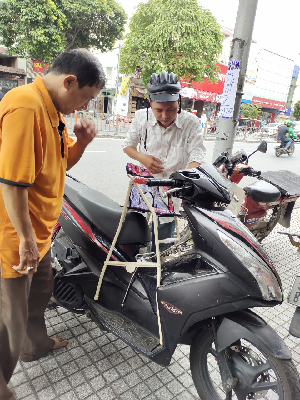 Ghế ngồi xe tay ga Vario bằng sắt