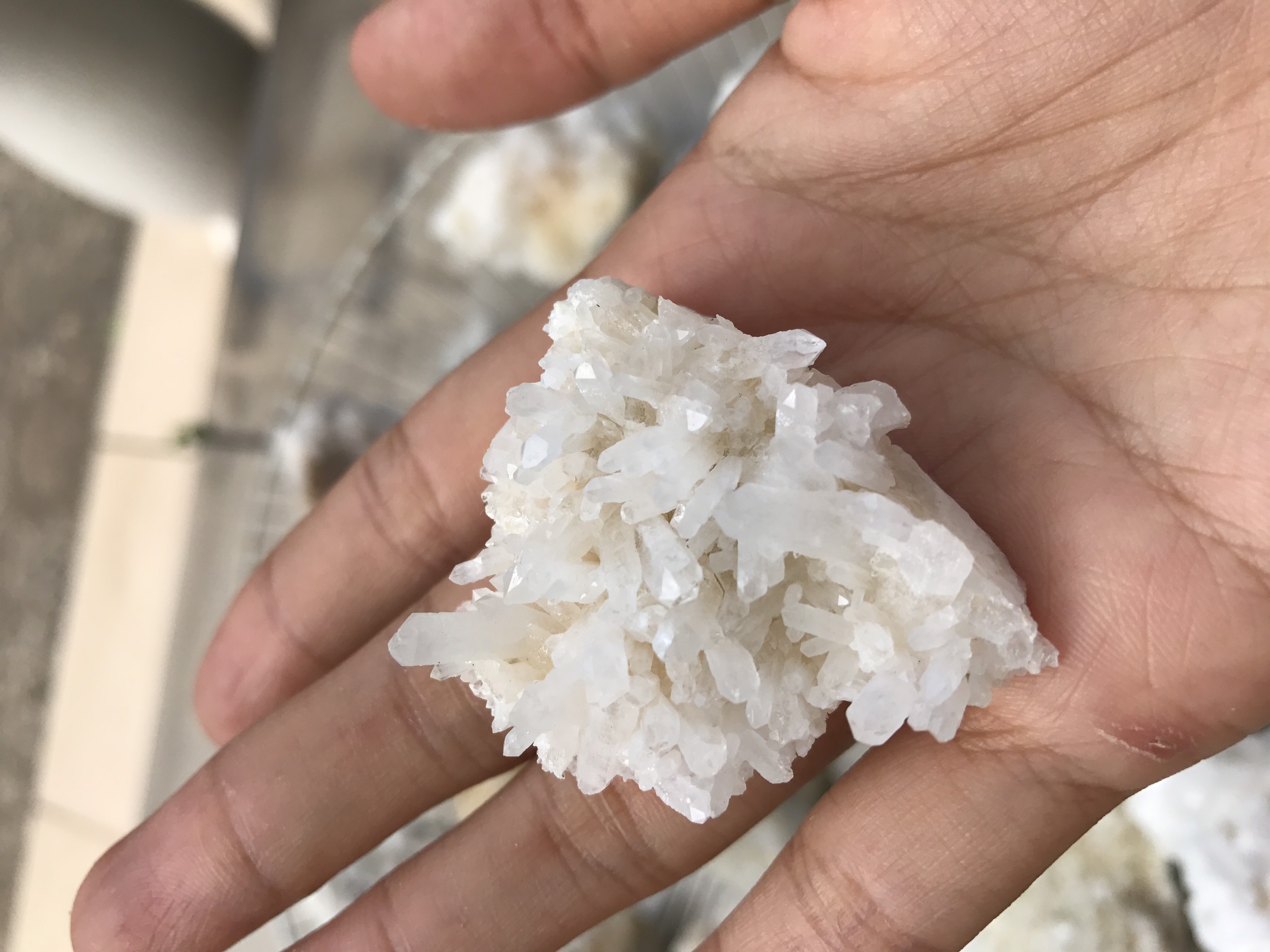 Đá phong thủy thả bể thủy sinh thạch anh
