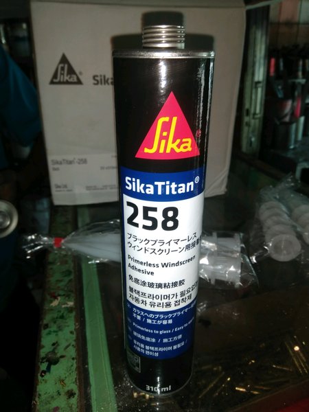 Keo dán kính oto chuyên dụng SIKA 258