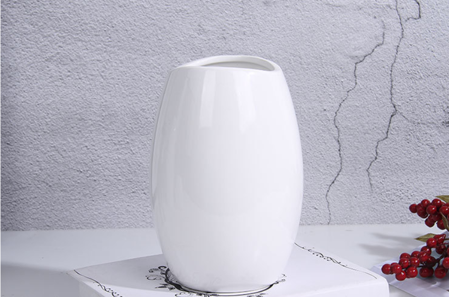 Bình gốm sứ cắm hoa