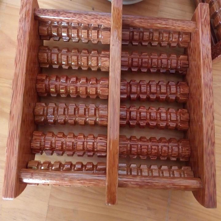 Dụng cụ massage chân gỗ