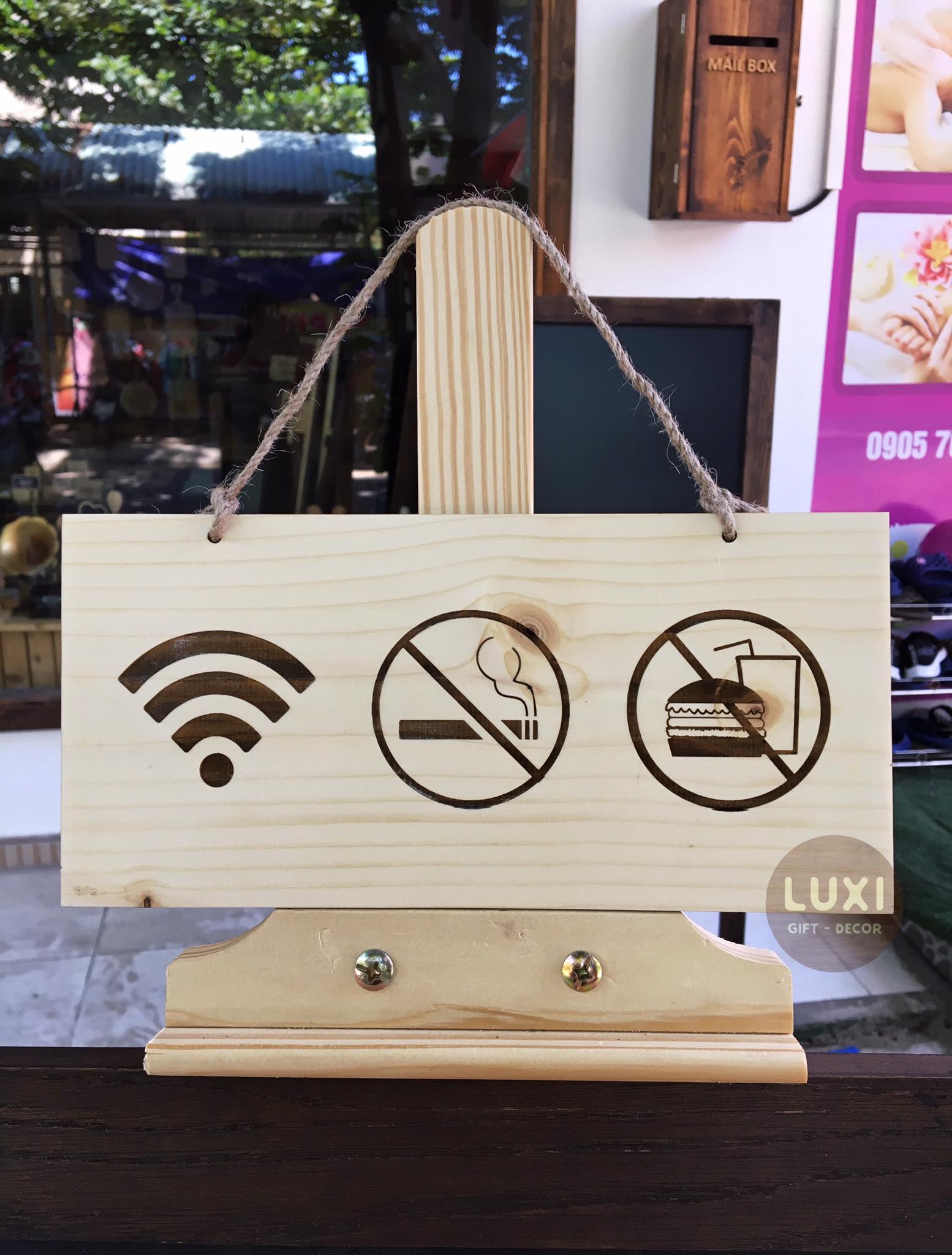 Bảng gỗ treo cửa kính wifi - no food - no smoking