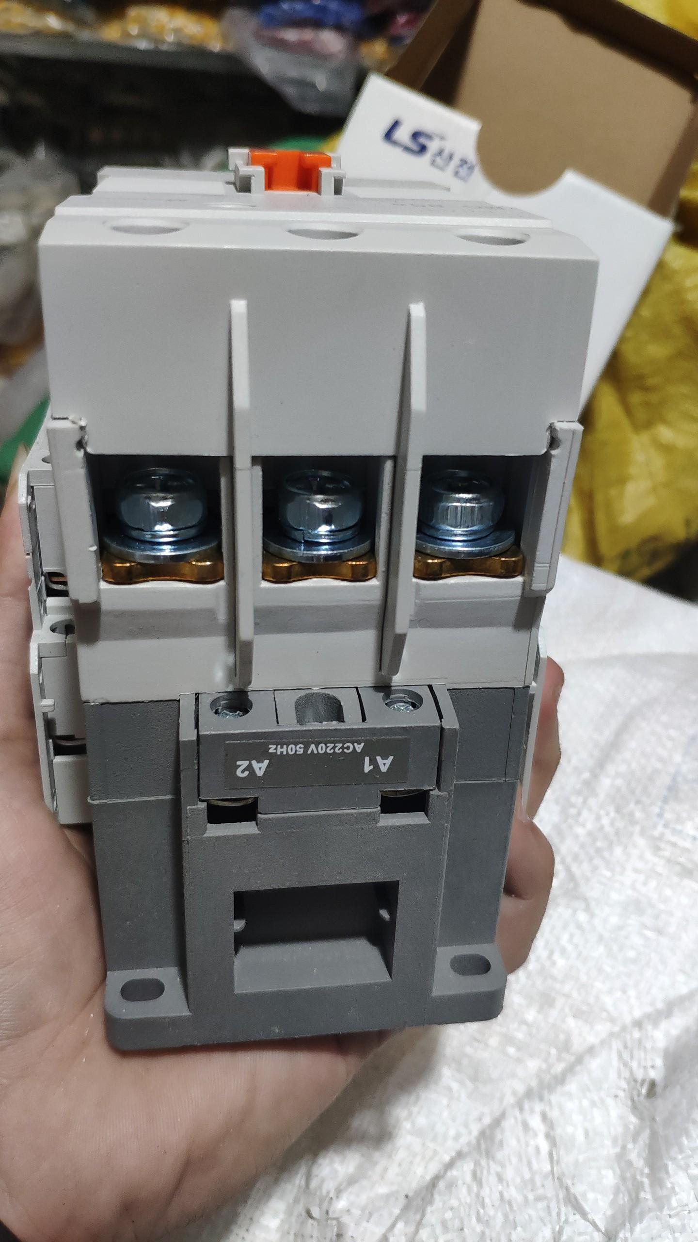 Khởi động từ MC 40A