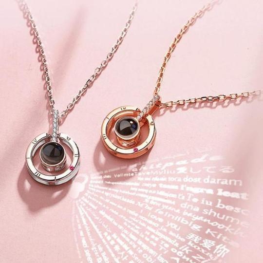 Vòng đeo cổ "i love you" bằng 100 thứ tiếng