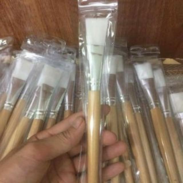 Cọ cán gỗ, chổi cán gỗ dùng đắp mặt nạ trong spa, thẩm mỹ viện