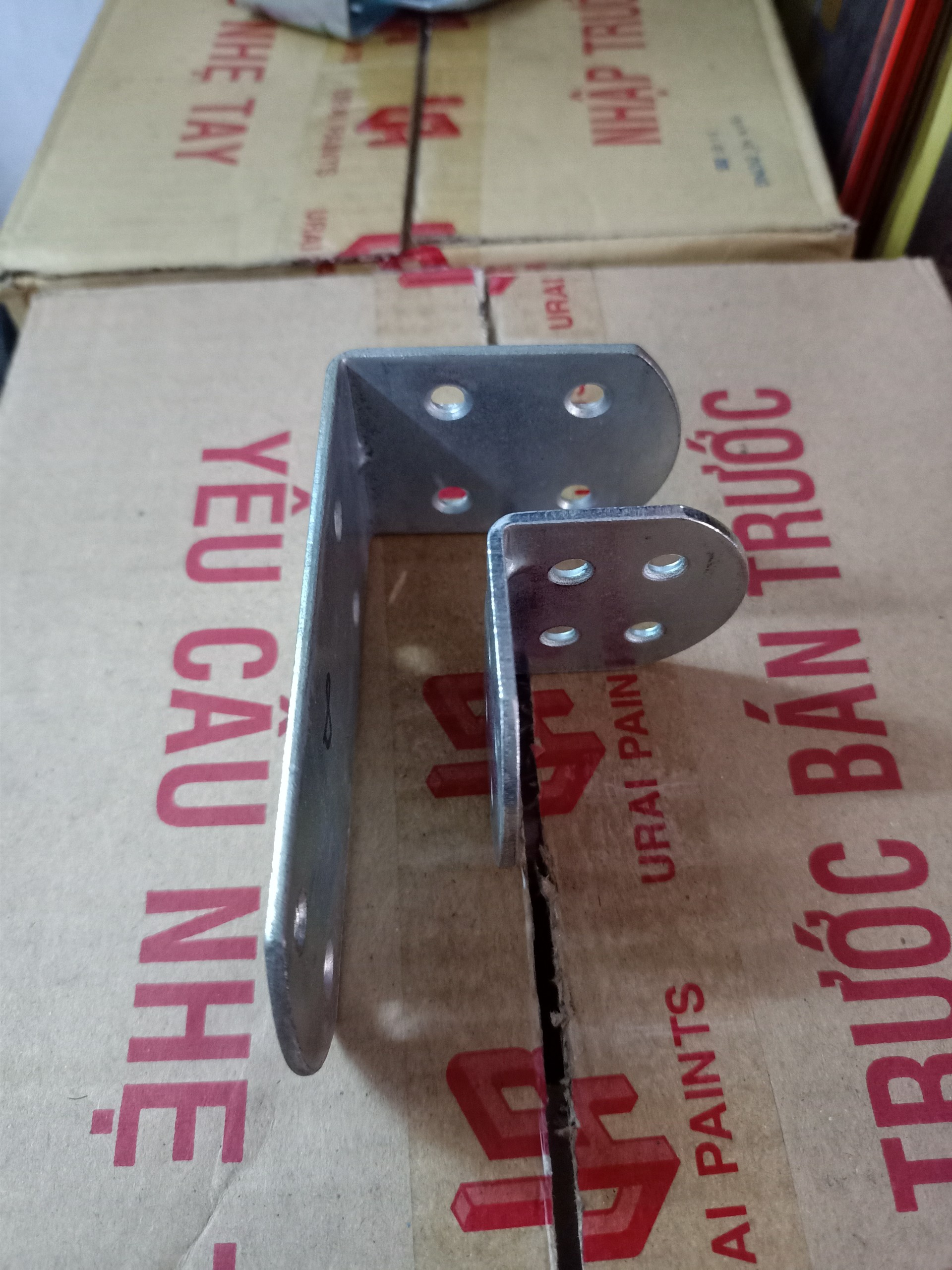 KE GÓC SẮT 4F - 1T BẢN 4F5