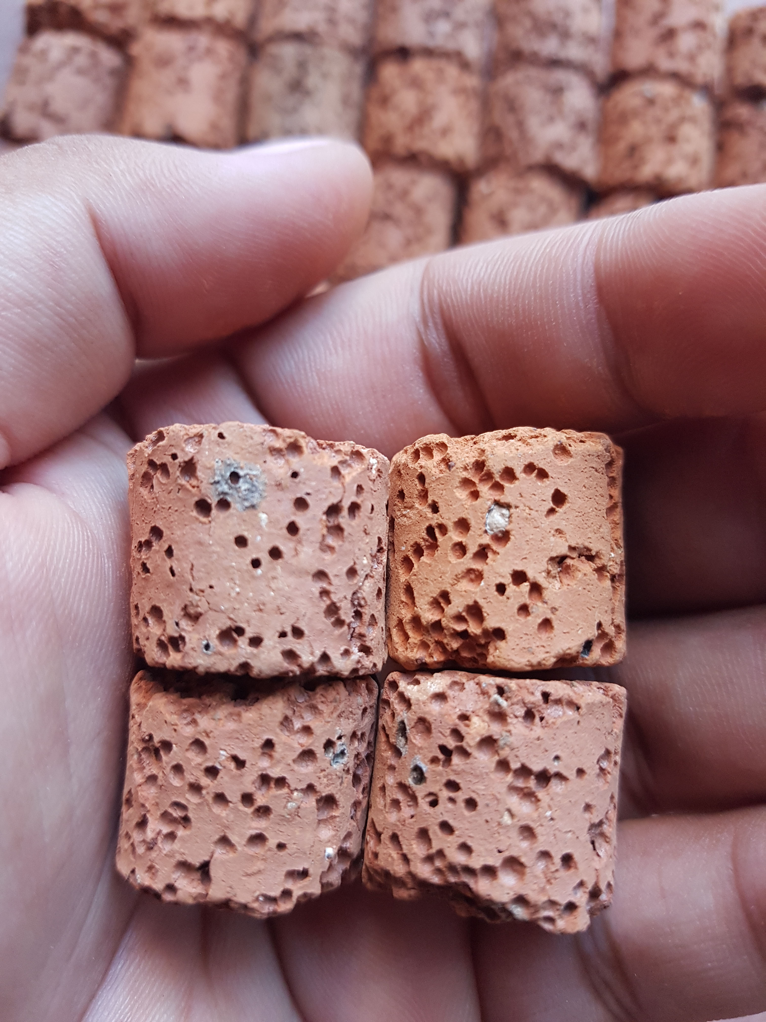 Sứ Lọc Nâu Đỏ - Sứ Lọc Nước Bể Cá Cảnh (250g)