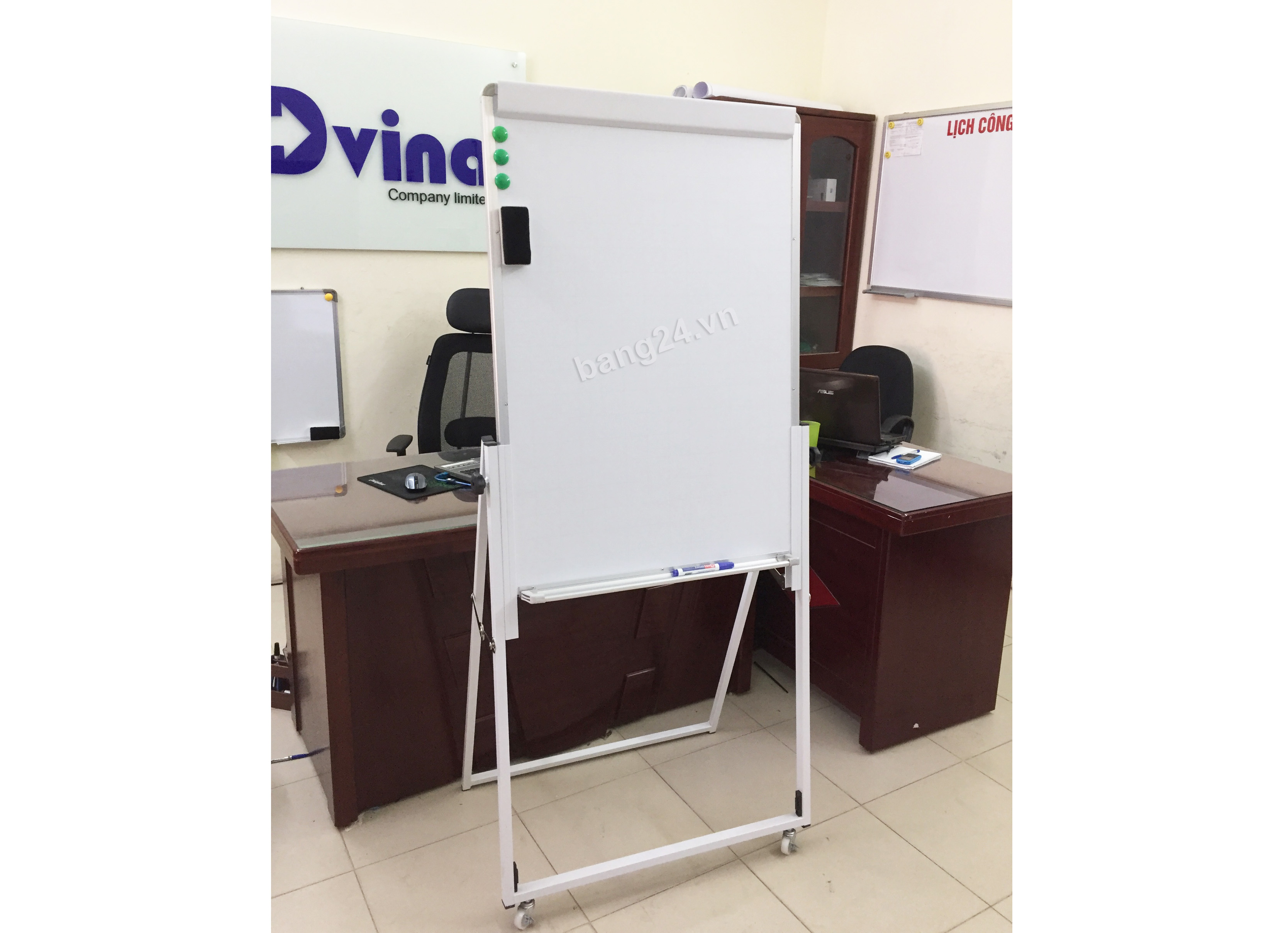 Bảng Flipchart Chân Gấp - White Board; KT: 0,7x1,1m (Tặng kèm 1 khay để bút, 1 bút dạ, 1 xóa bảng, 6 viên nam châm và 10 tờ giấy A1)