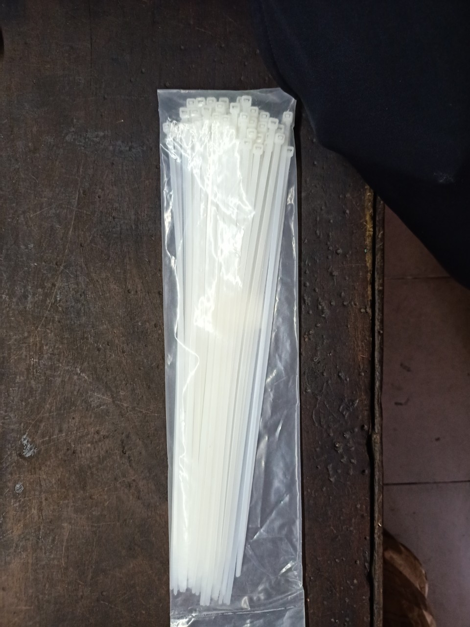 DÂY RÚT NHỰA 2 TẤC (20CM) - TRẮNG