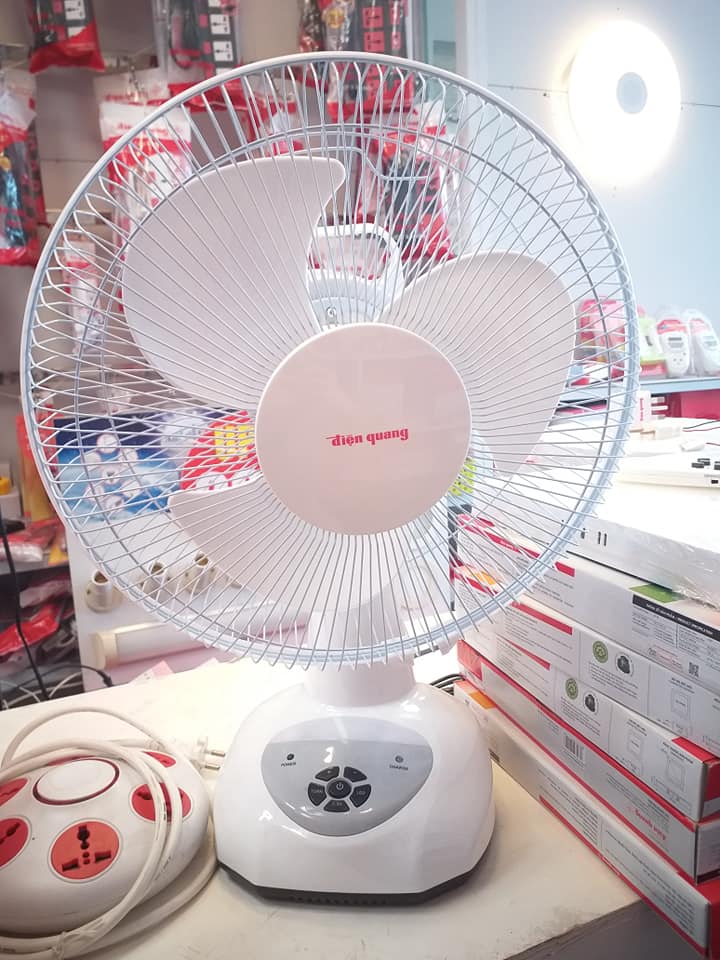 Quạt sạc 9 mức gió Điện Quang RF01 ( Màu trắng, có đèn ngủ )