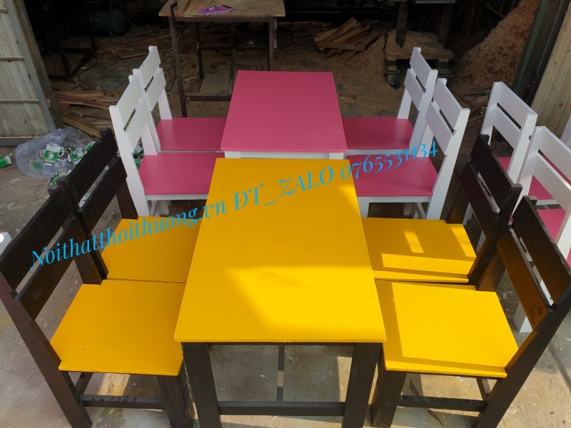 Bàn ghế gỗ sơn nhiều màu sắc, thích hợp bán trà sữa, nước ép,chất liệu gỗ thông và gỗ cao su, đánh bóng