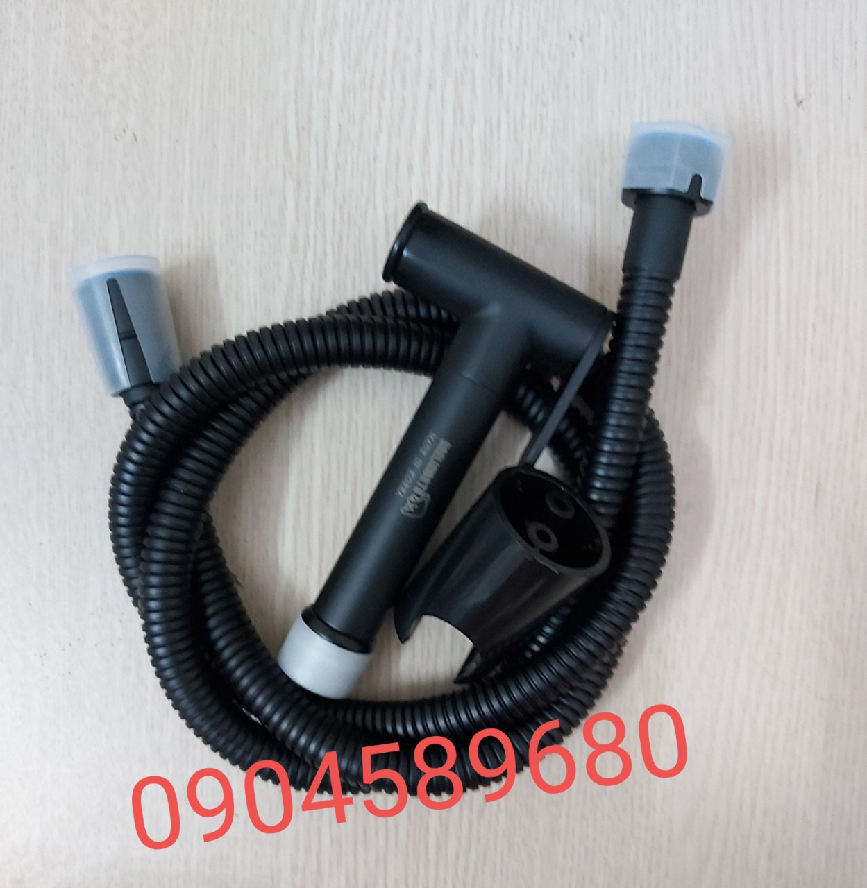 Vòi xịt vệ sinh màu đen Daelim XB007