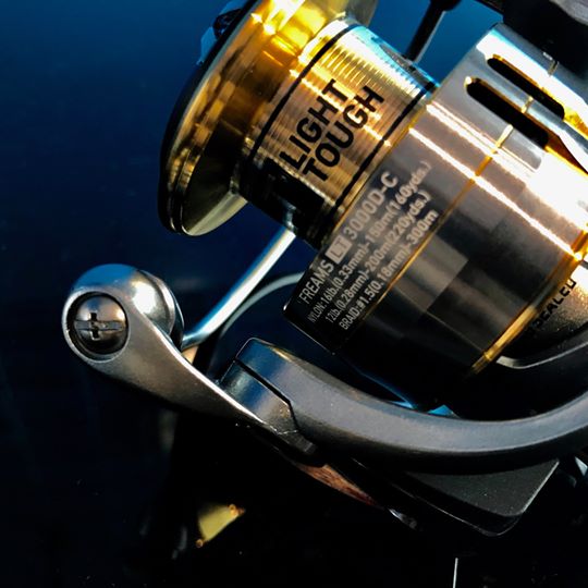 [HCM]MÁY ĐỨNG CÂU LURE DAIWA FREAMS LT
