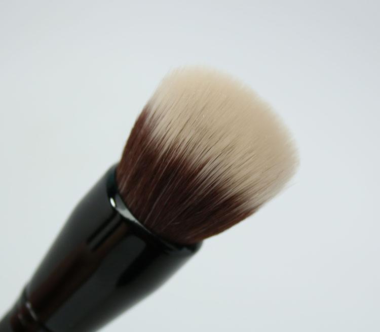 Cọ đánh kem nền BareMinerals Smoothing Face Brush