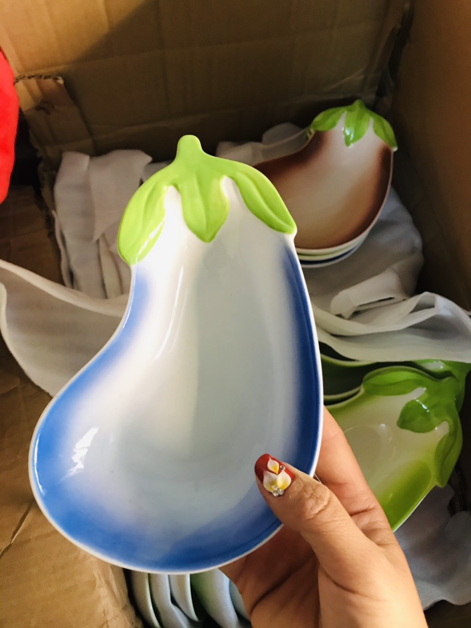 ĐĨA GỐM SỨ TRÁNG MEN HÌNH QUẢ CÀ TÍM