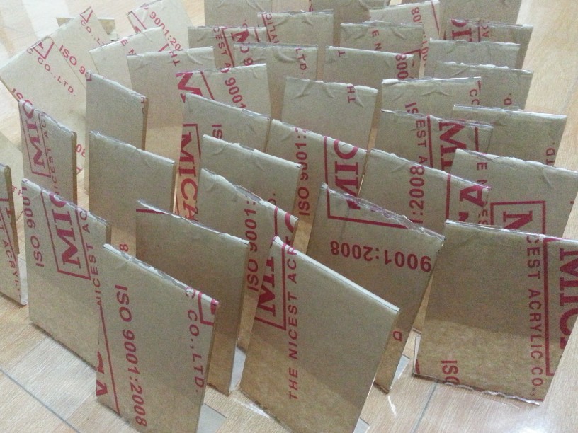 Kệ menu mica Đài Loan quét mã QR code Menu mica để bàn chiều dọc