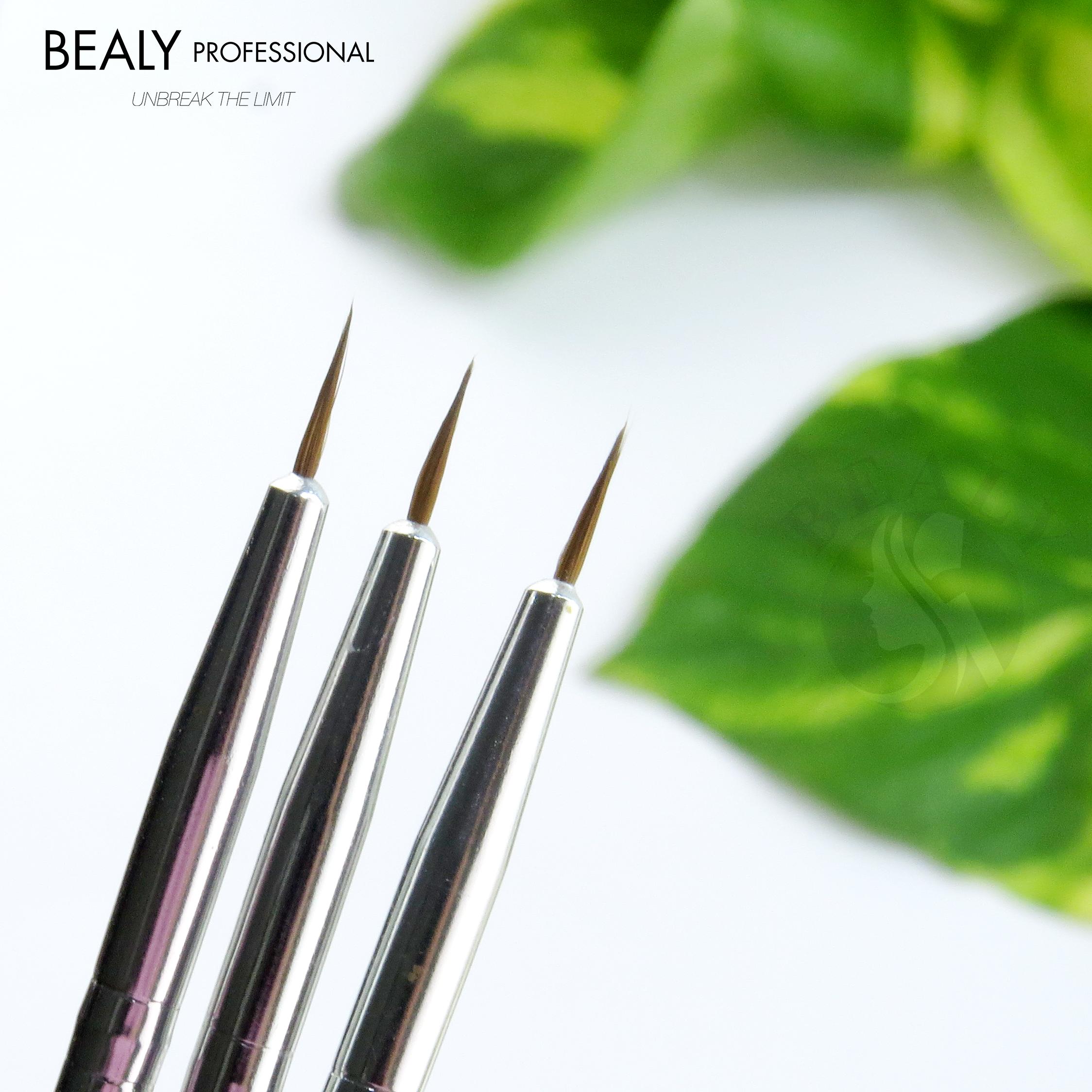 CỌ RÂU VẼ MÓNG CÁN ĐEN NGẮN