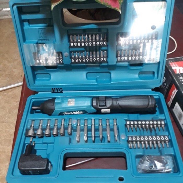 Máy vặn vít dùng pin DF001DW Makita 3.6V
