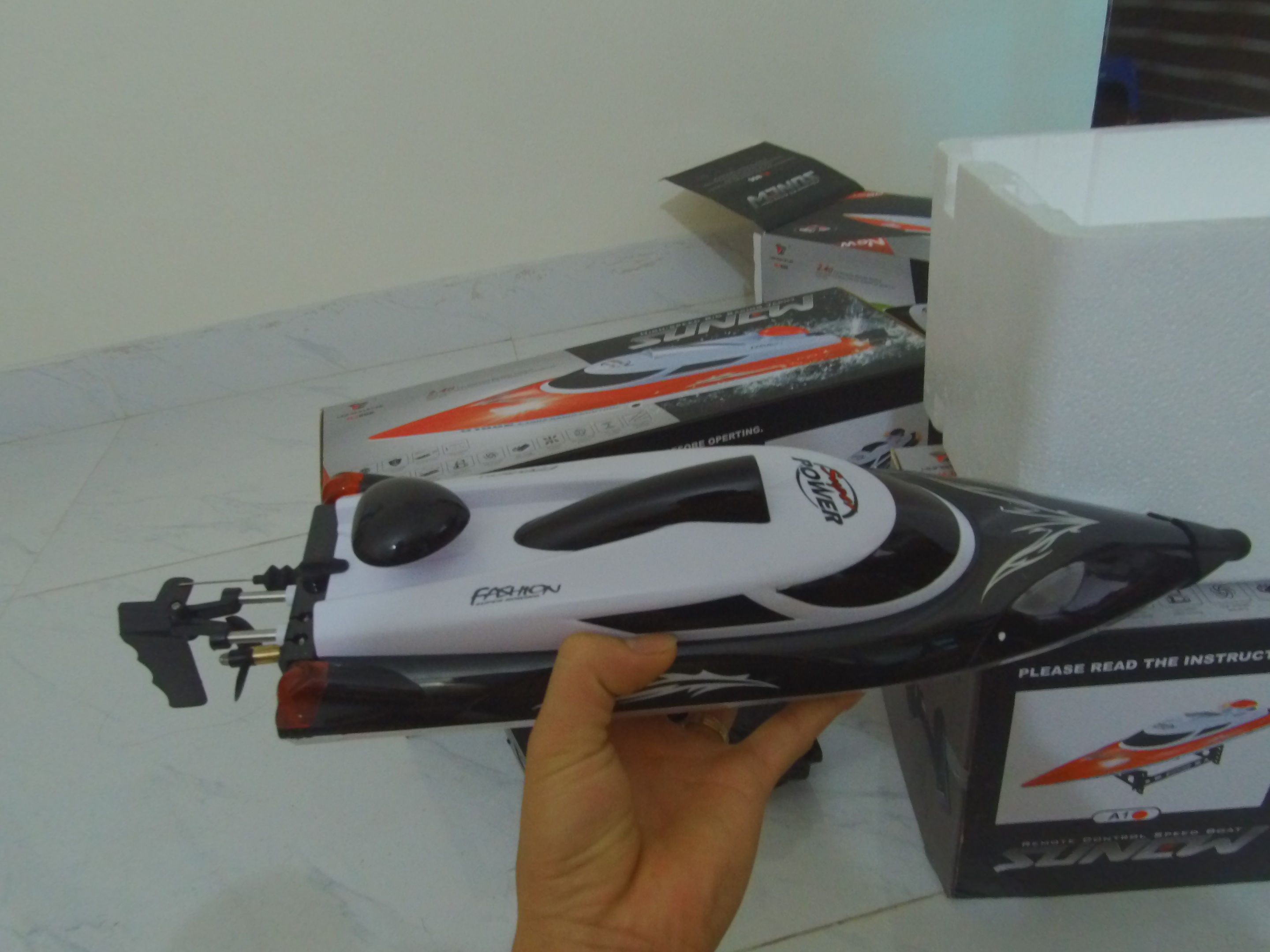 Cano điều khiển từ xa tốc độ cao HJ806 tốc độ 35km/h