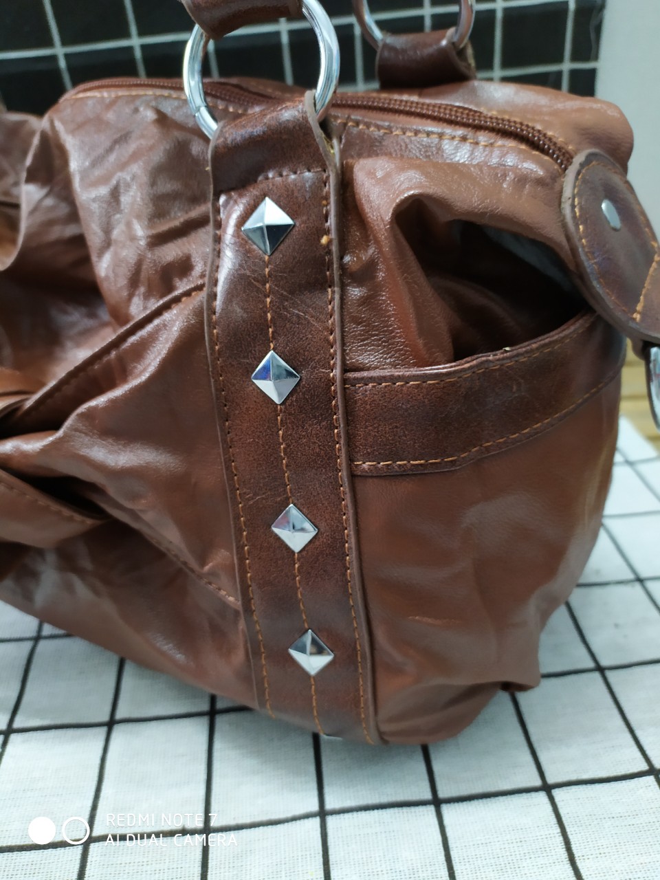 Túi da mềm secondhand, hàng si