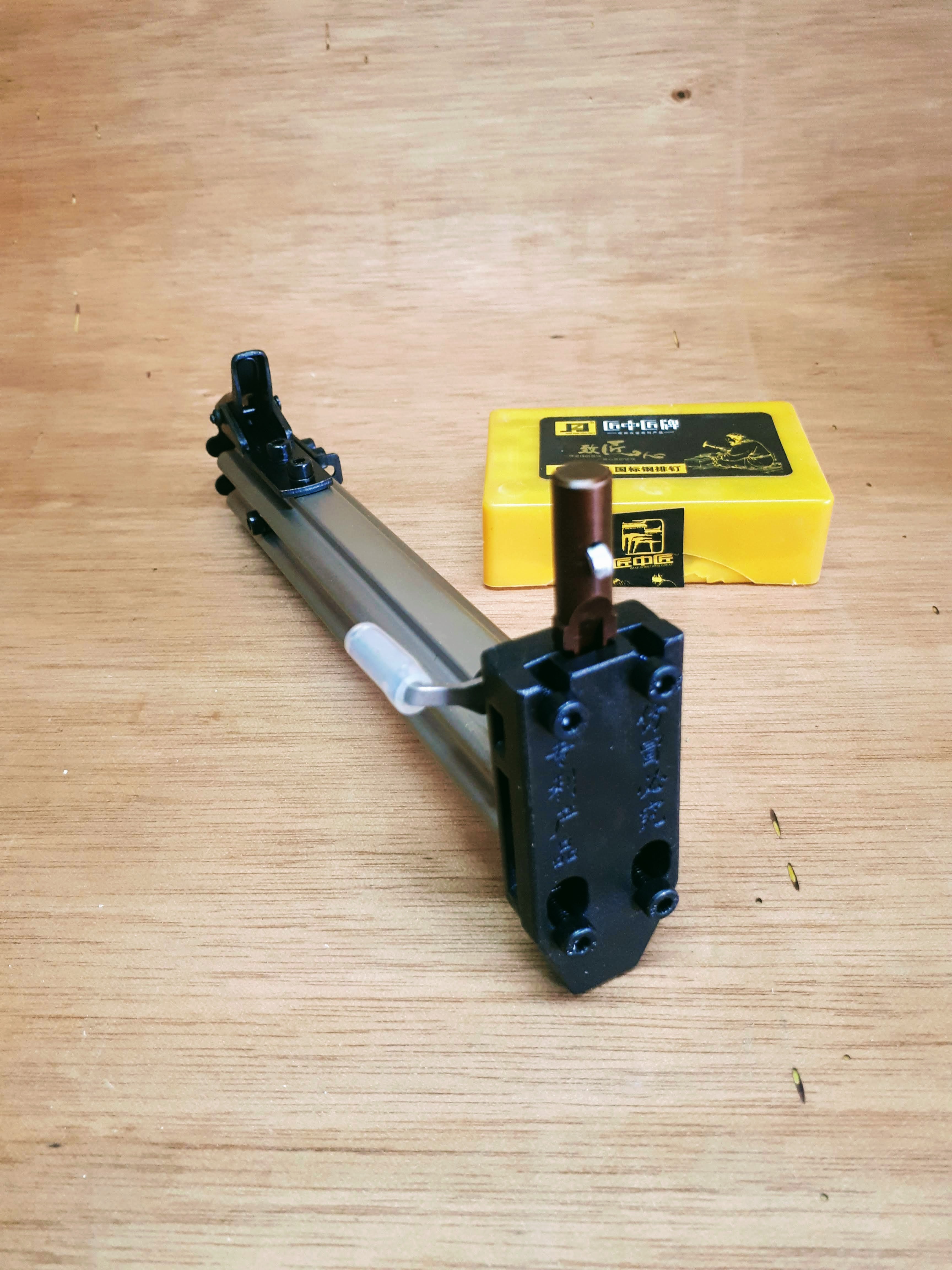 Búa dụng cụ hỗ trợ đóng đinh siêu tốc ST18 (tặng kèm 1 hộp đinh)