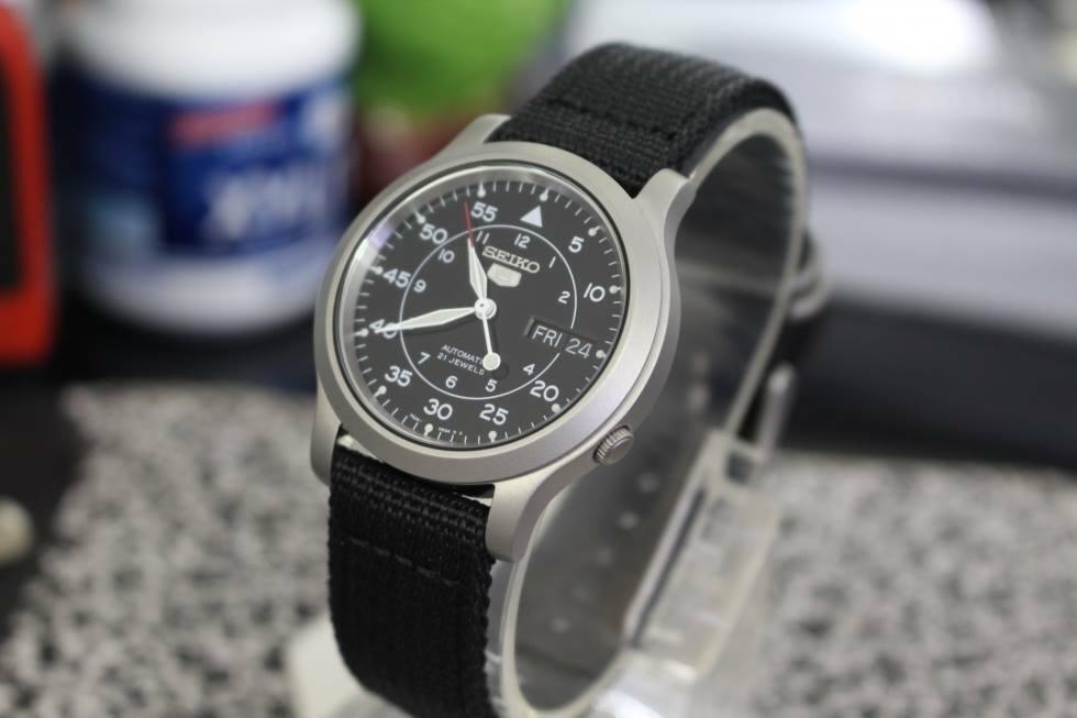 Đồng hồ nam dây dù Seiko 5 SNK809K2