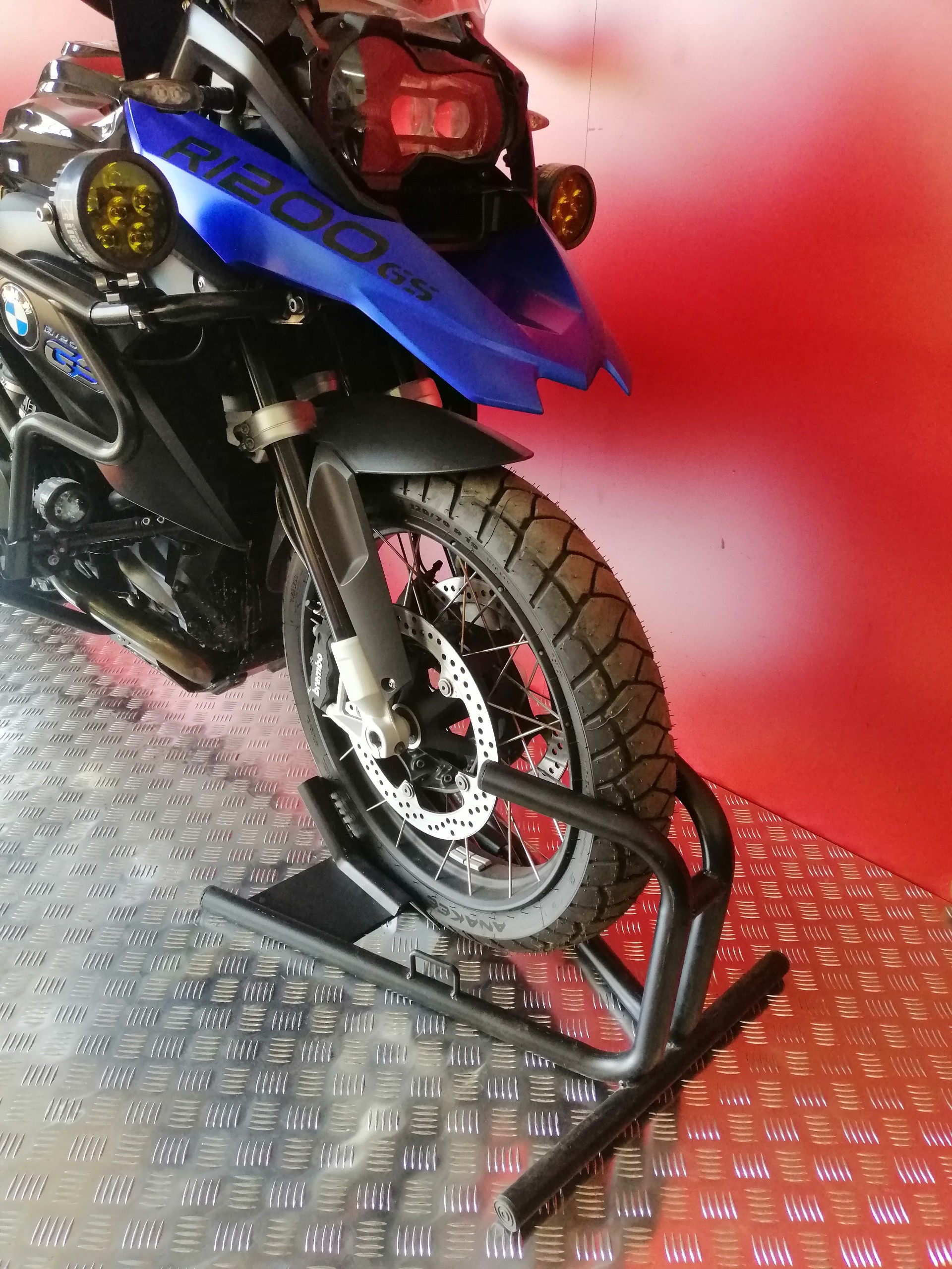 DỤNG CỤ KẸP BÁNH XE MOTO