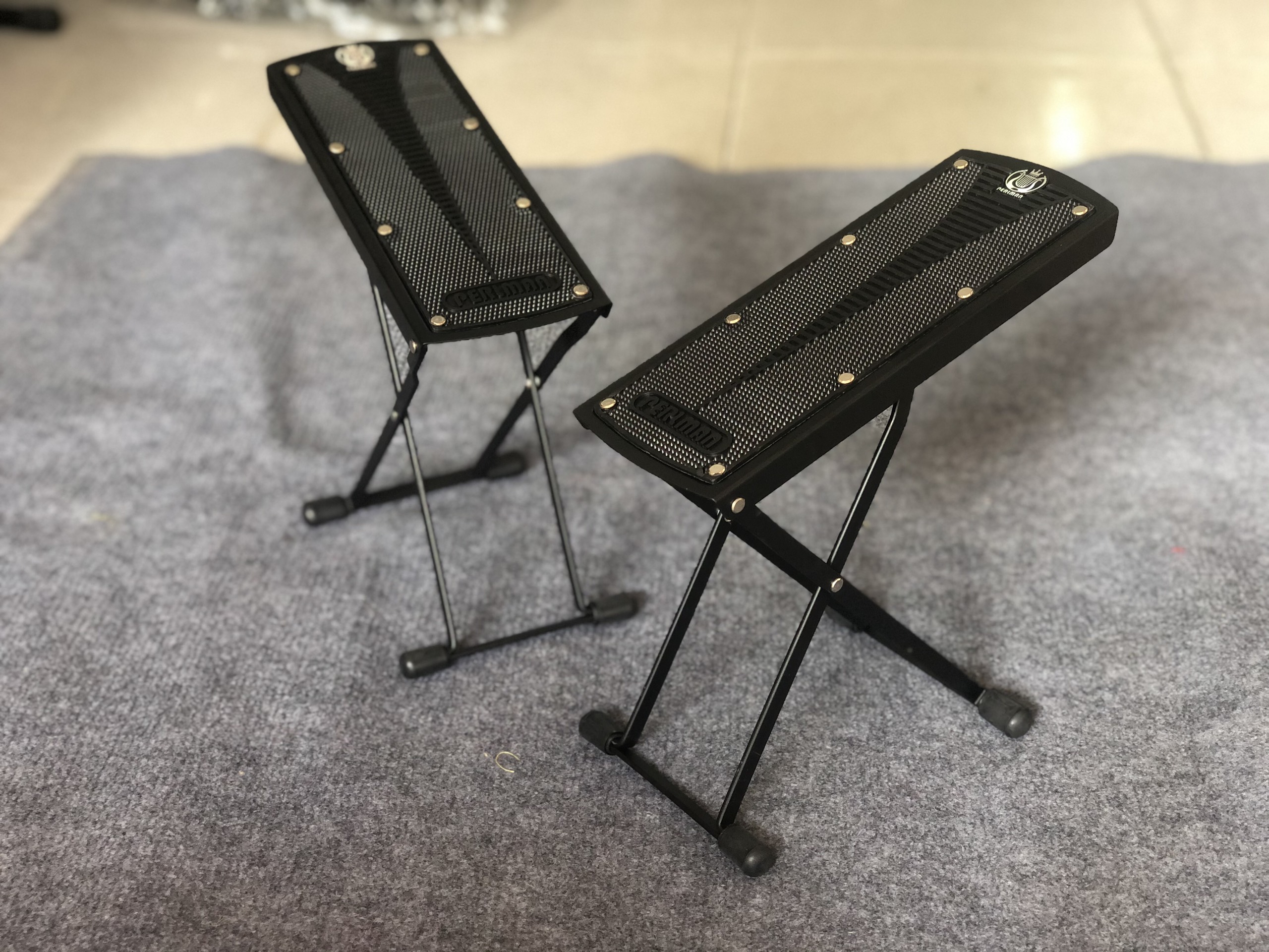 Ghế gác chân chơi guitar Perlman