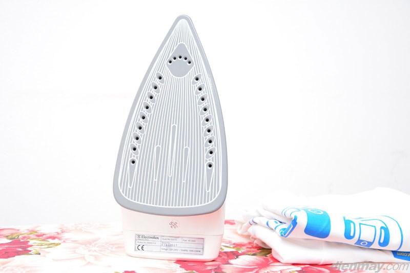 Bàn ủi hơi nước Electrolux ESI530