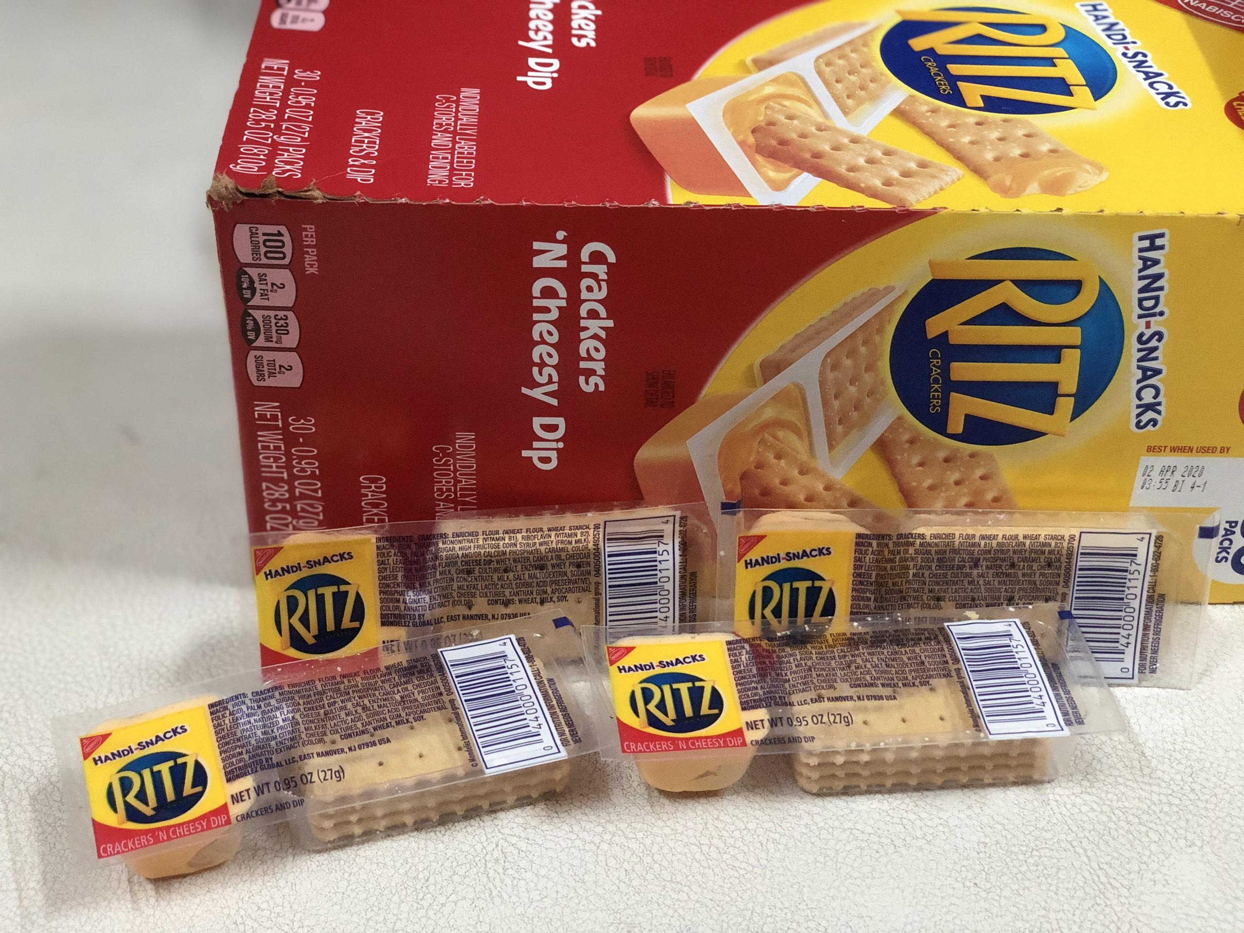 Bánh Ritz chấm phô mai