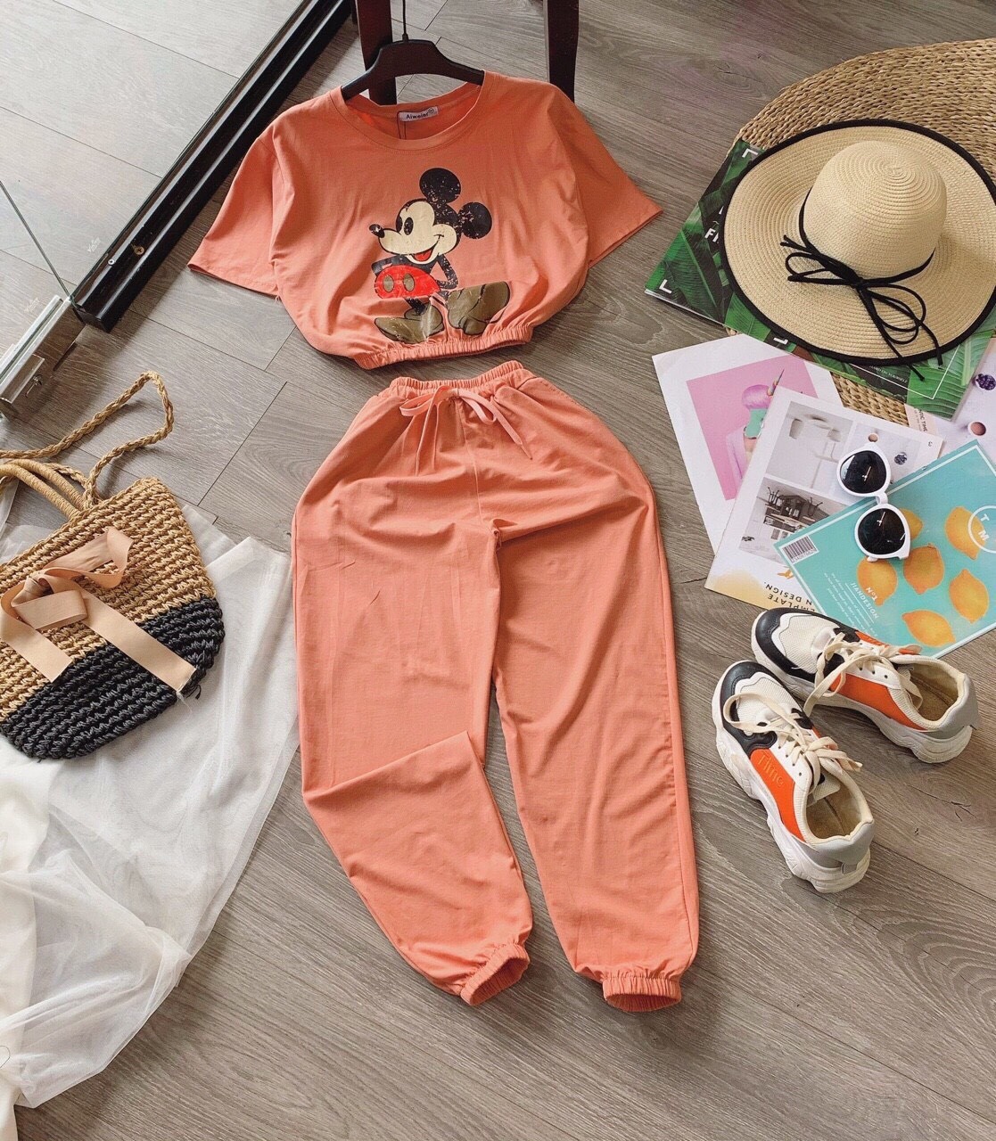SÉT BỘ THỂ THAO CROPTOP IN CHUỘT DỄ THƯƠNG