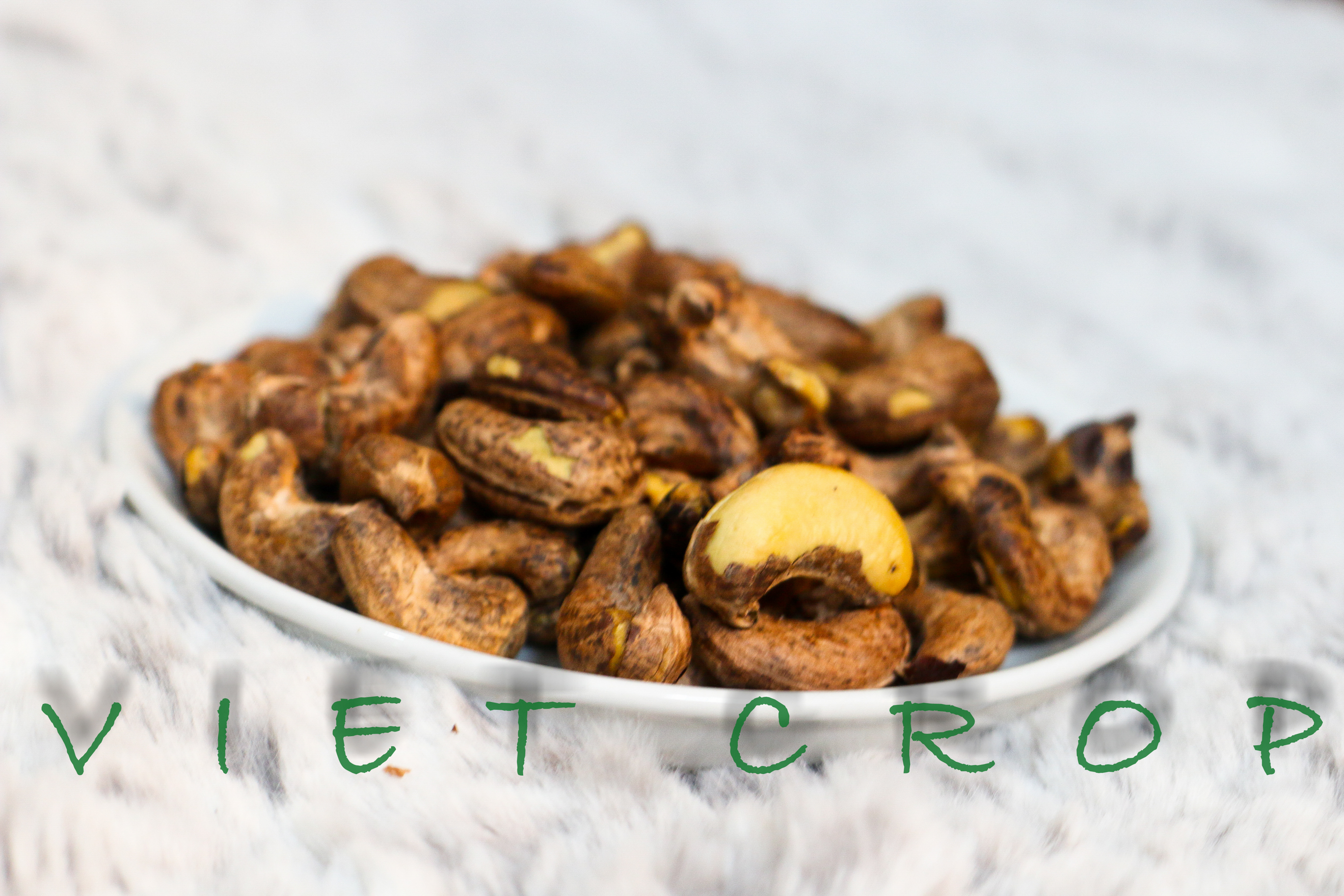 Hạt điều vỏ lụa rang muối VIETCROP - túi kraft zip 150g