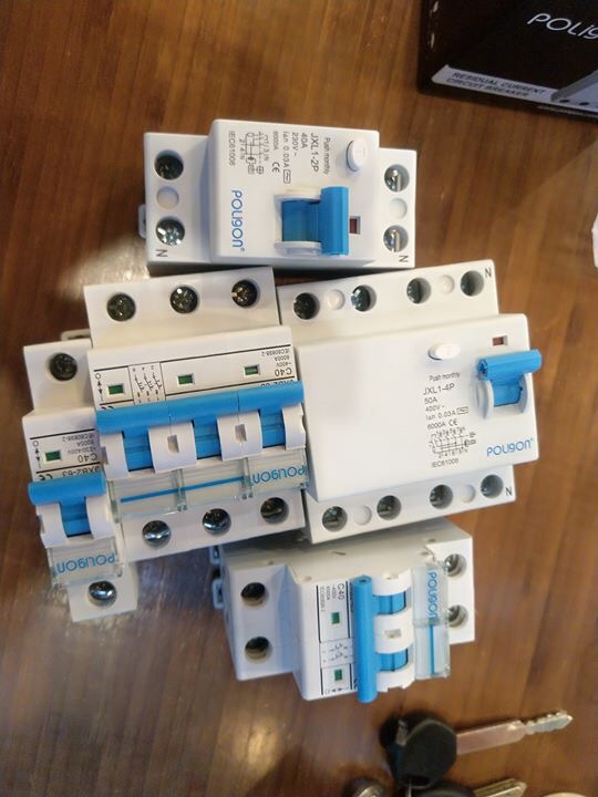 Attomat 2 cực 50A ( Kèm mặt vàng)