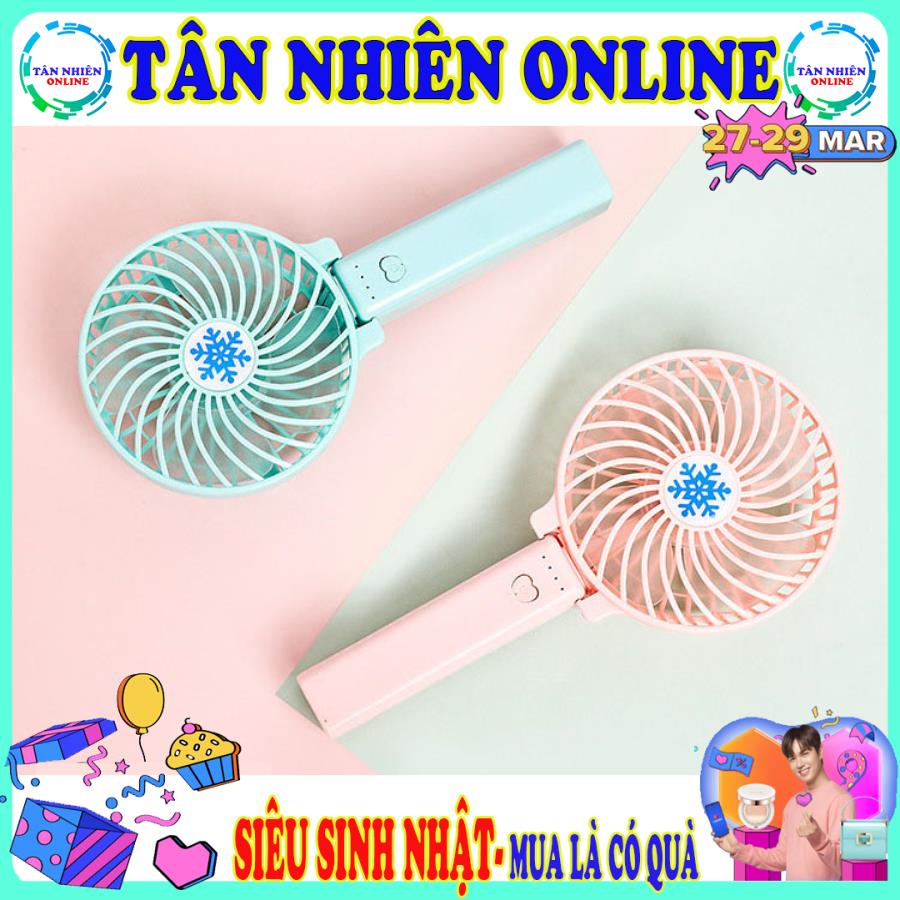 Quạt mini cầm tay có cán tiện dụng cho mùa nóng bức