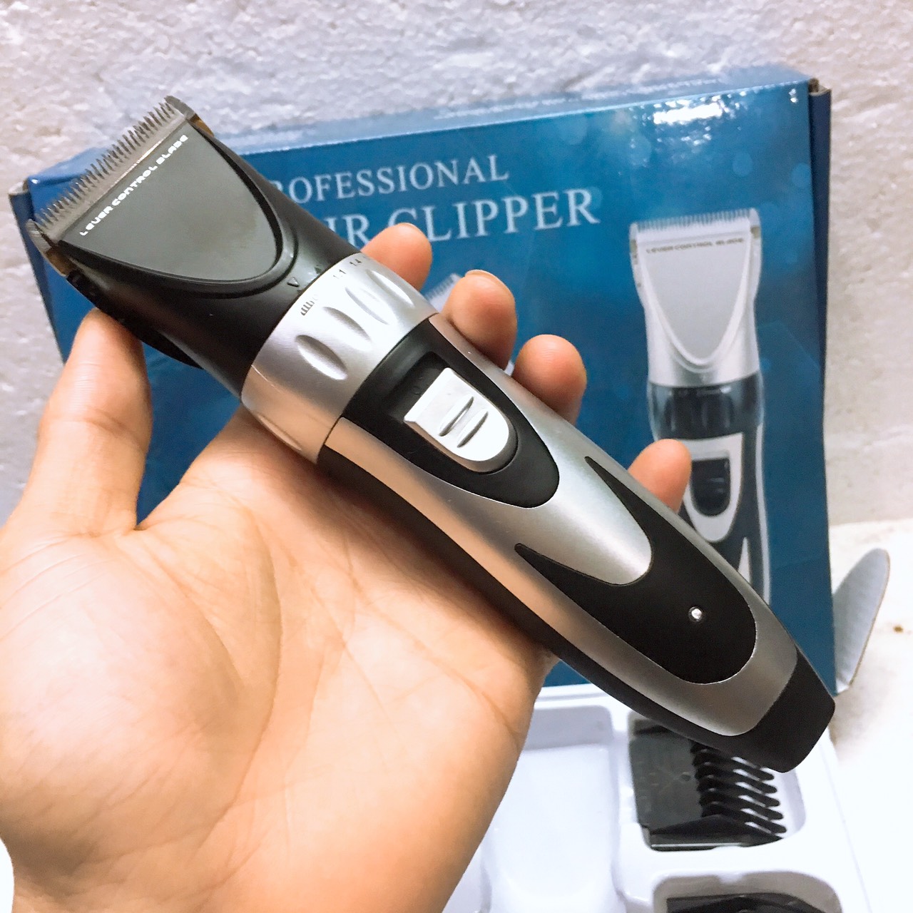Tông Đơ Cắt Tóc 12W Cao Cấp Có Pin Dự Phòng