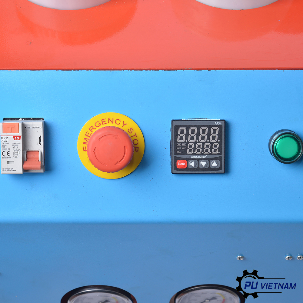 Máy phun foam xốp polyurethane cách nhiệt