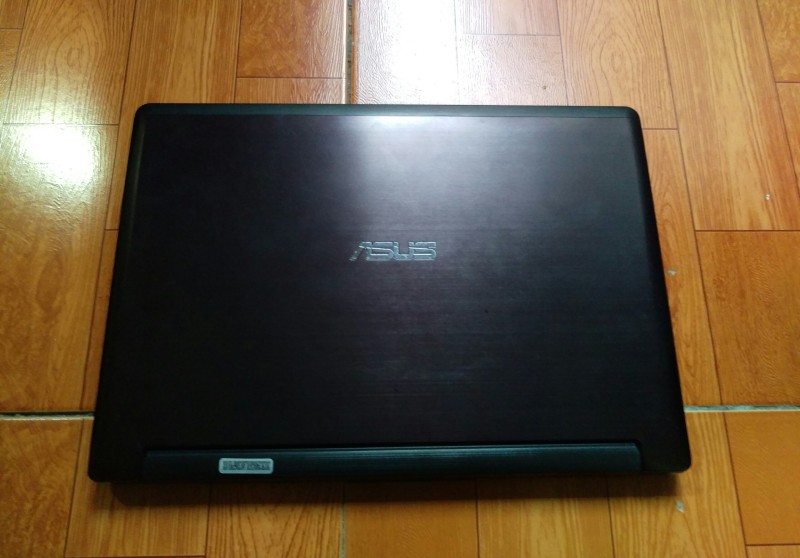 Laptop Asus K46 vỏ nhôm sang trọng, thiết kế mỏng đẹp thời trang