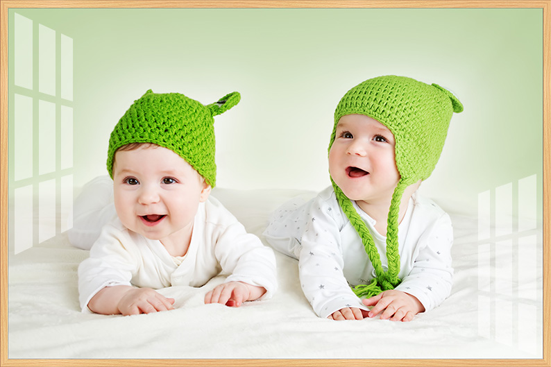 Tranh treo tường hình em bé đáng yêu dễ thương baby cute nhiều kích thước UD1585K